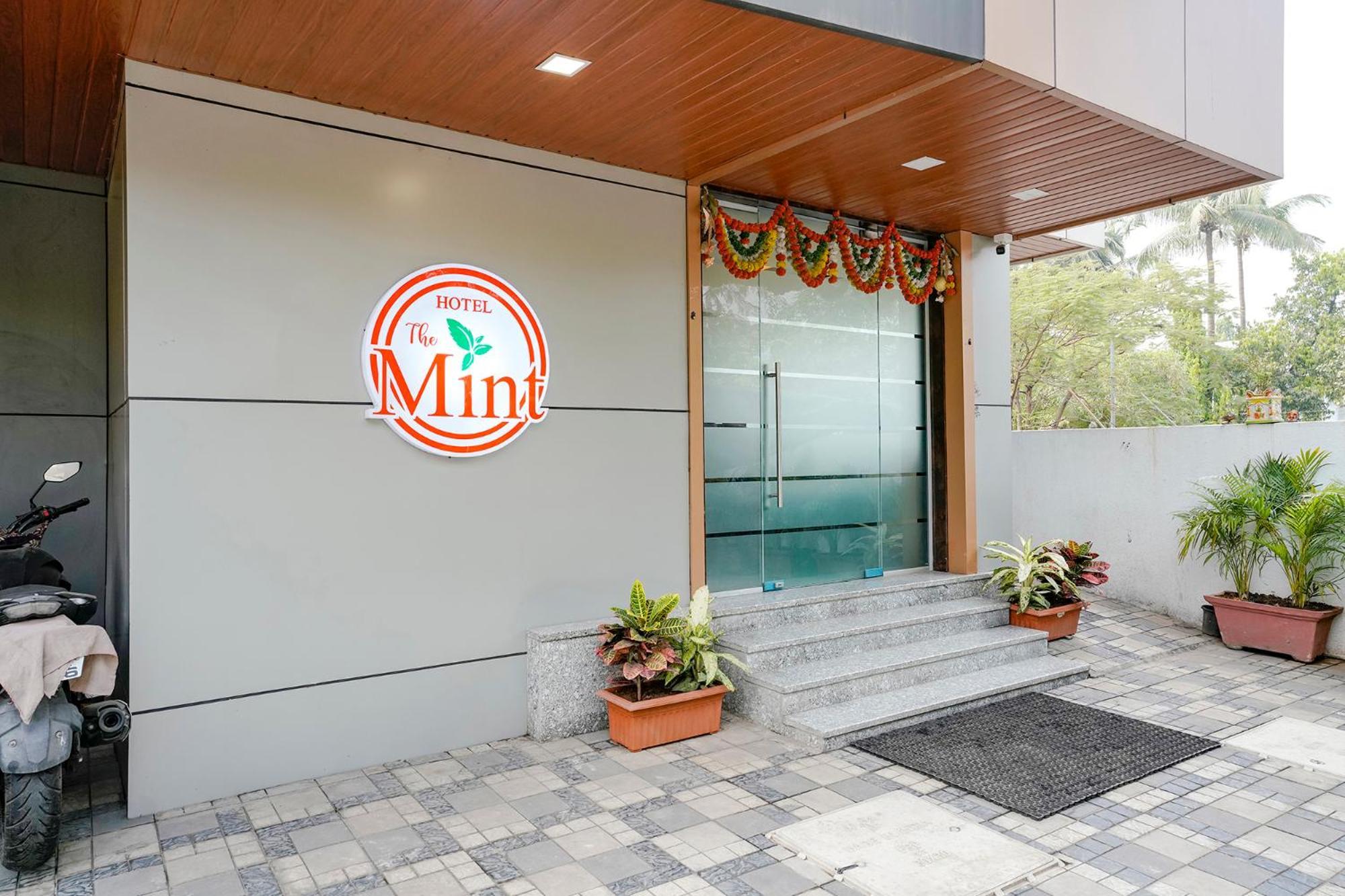 Fabhotel The Mint Mumbai Exterior photo